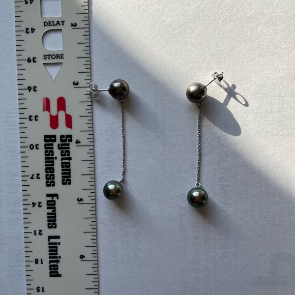 Tahitian Cultured pearls drop earrings - Picture 2 of 4